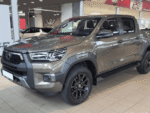 TOYOTA HILUX INVINCIBLE XTRA CABINE 2,4L 150-D 4*4 Bronze impérial métallisé.
