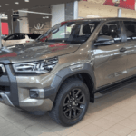 TOYOTA HILUX INVINCIBLE XTRA CABINE 2,4L 150-D 4*4 Bronze impérial métallisé.