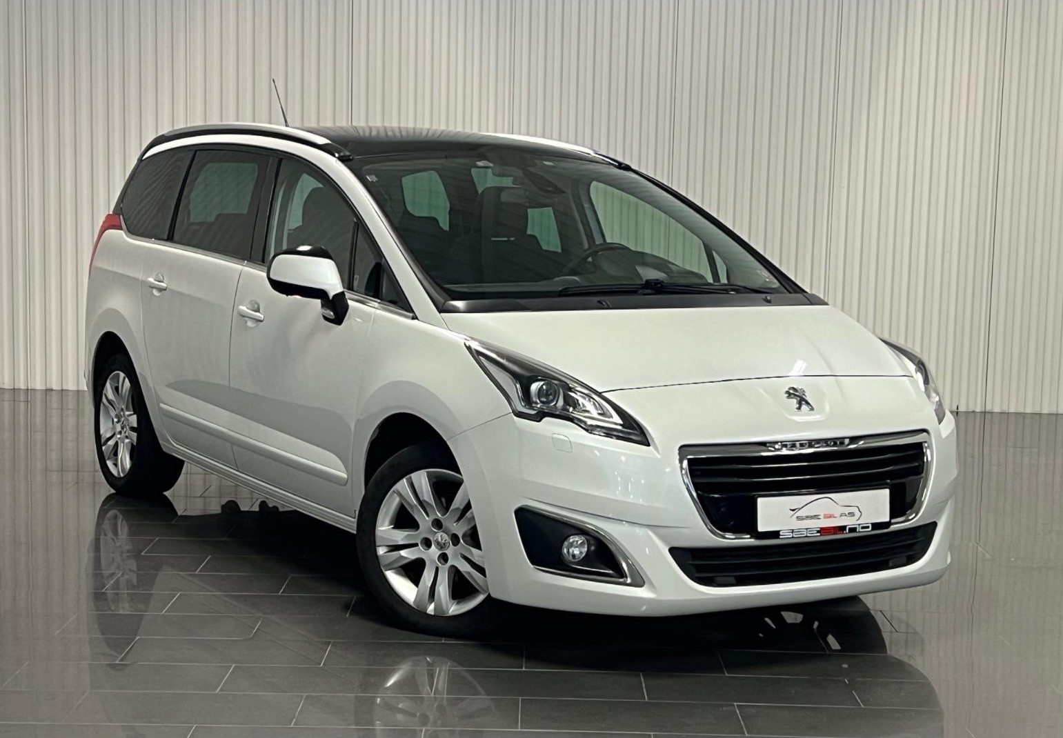 1 Peugeot 5008 – Image 1