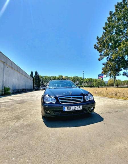 10 Mercedes-Benz C 220 – Image 1